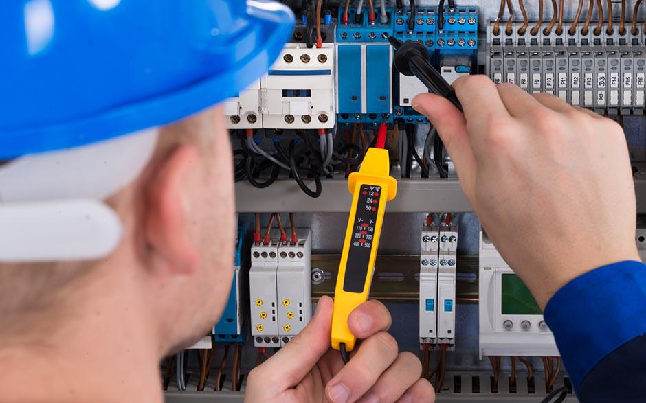 taux horaire électricien Linas